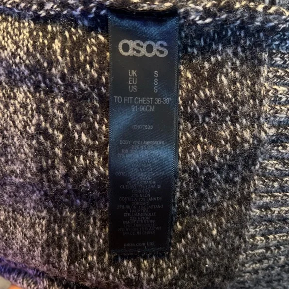 Asos Women’s Gray knit Deer Sweater Size S Pullover - Picture 7 of 8